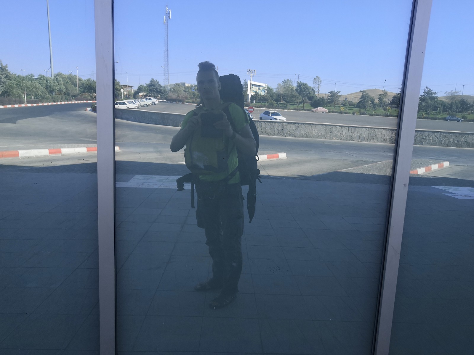6.2. Autor bloga na dworcu autobusowym w Iranie.