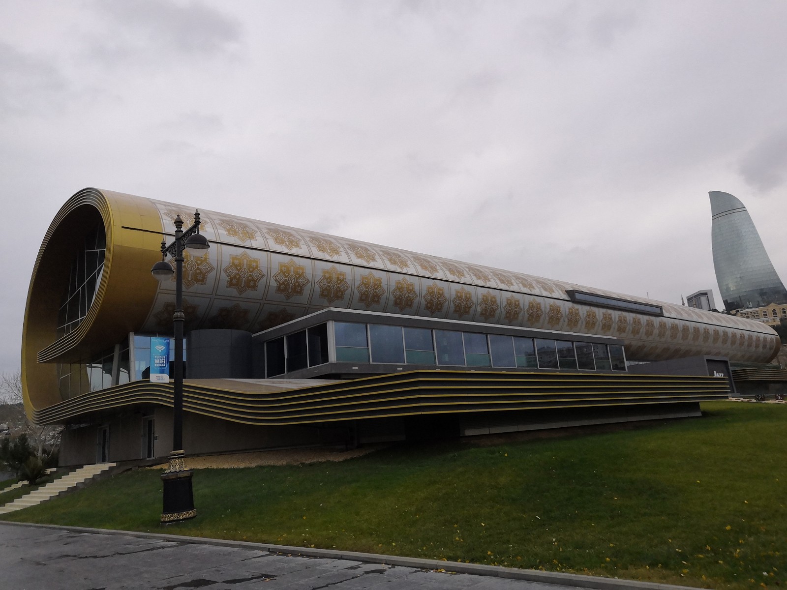 35. Muzeum dywanów w Baku.