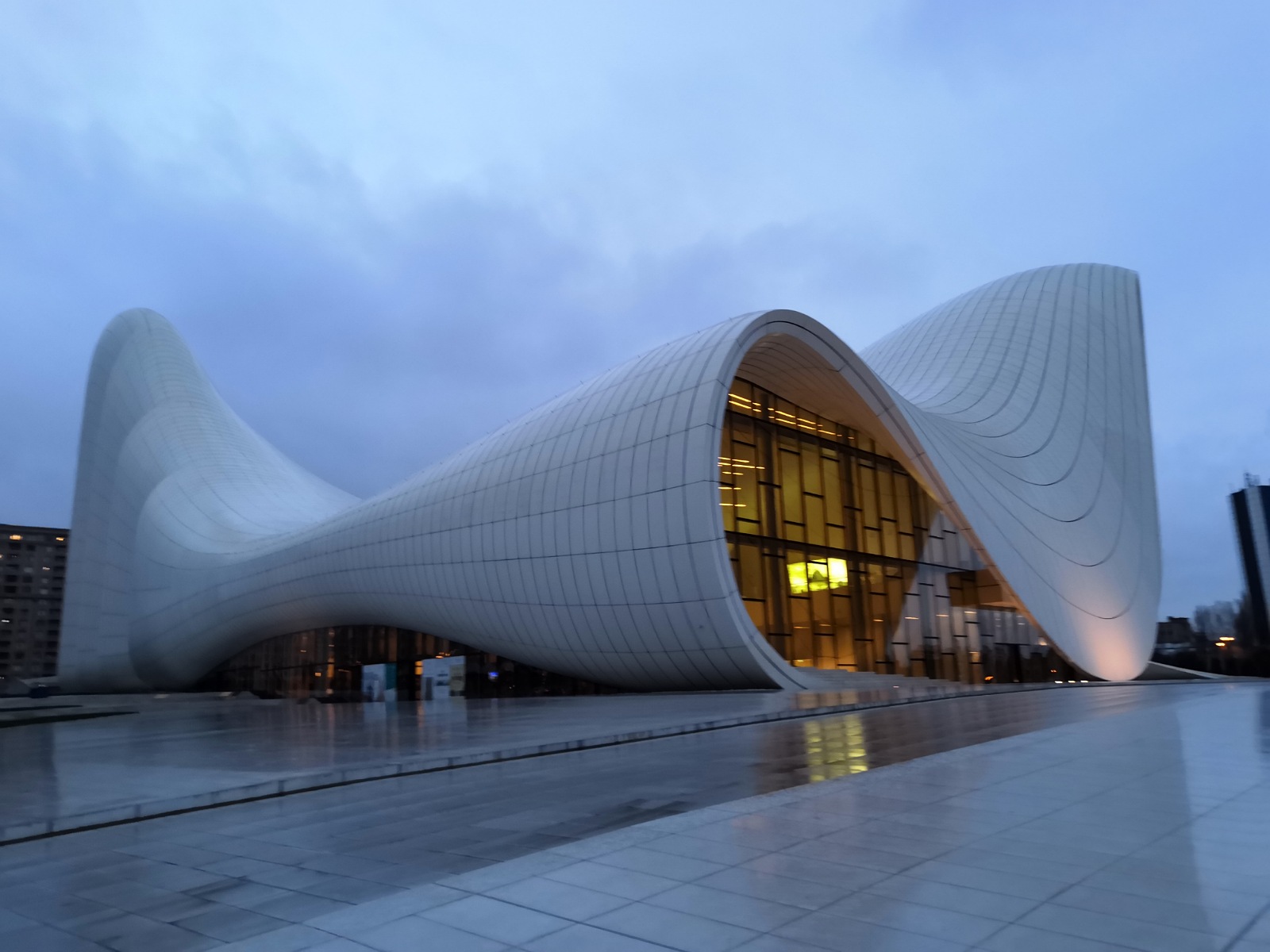 37. Centrum kulturalne im. Heydara Aliyeva w Baku.