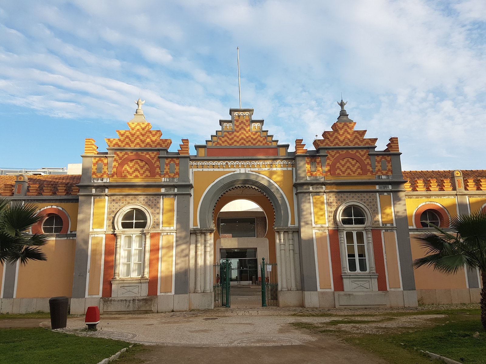 69. Miejska biblioteka przy parku w Faro w Portugalii.