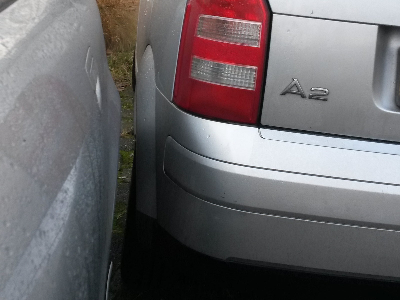 14. Profesjonalnie zaparkowane auto :D