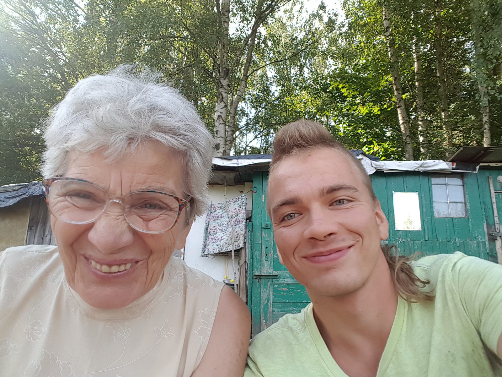 28. Moja kochana Babuszka Emilia na swoim polu, 88 lat obecnie.