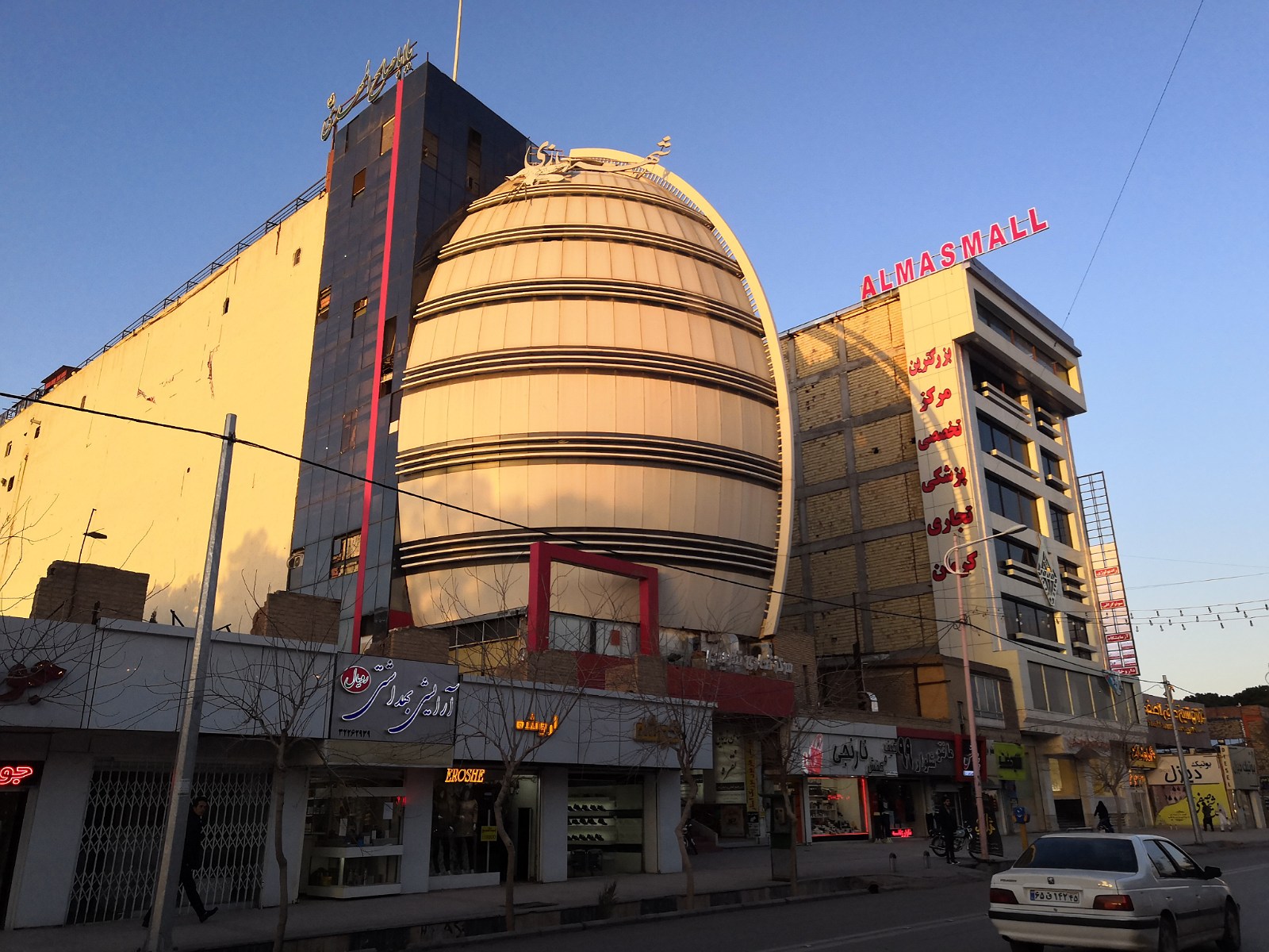 13. Budynek w Kerman w Iranie.