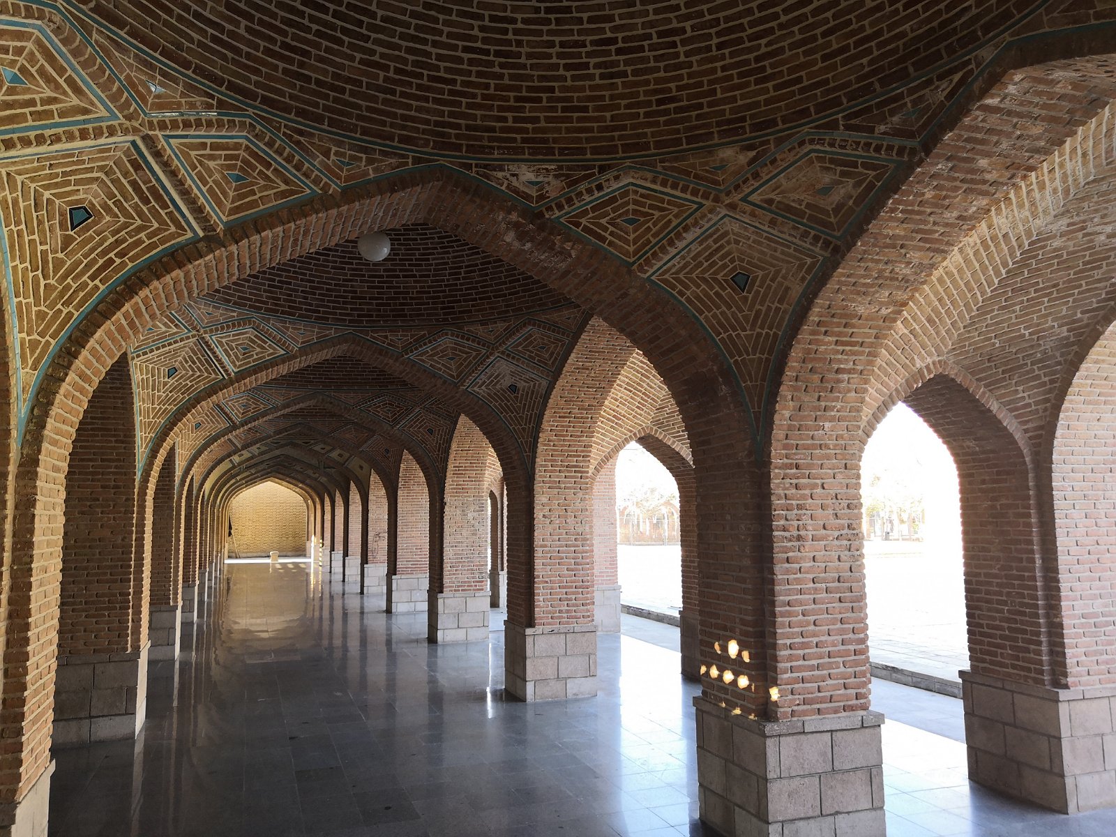 41. Perski sufit w Tabriz w Iranie.
