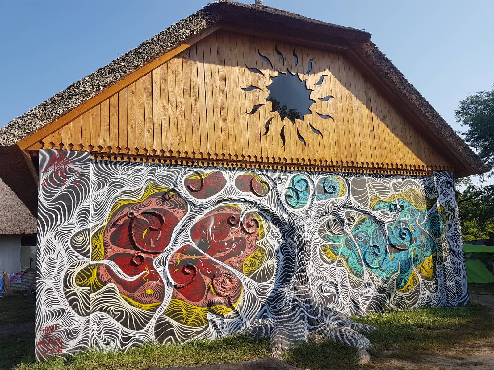 66. Ciekawy budynek spotkany podczas pobytu na Ozora festiwal 2018