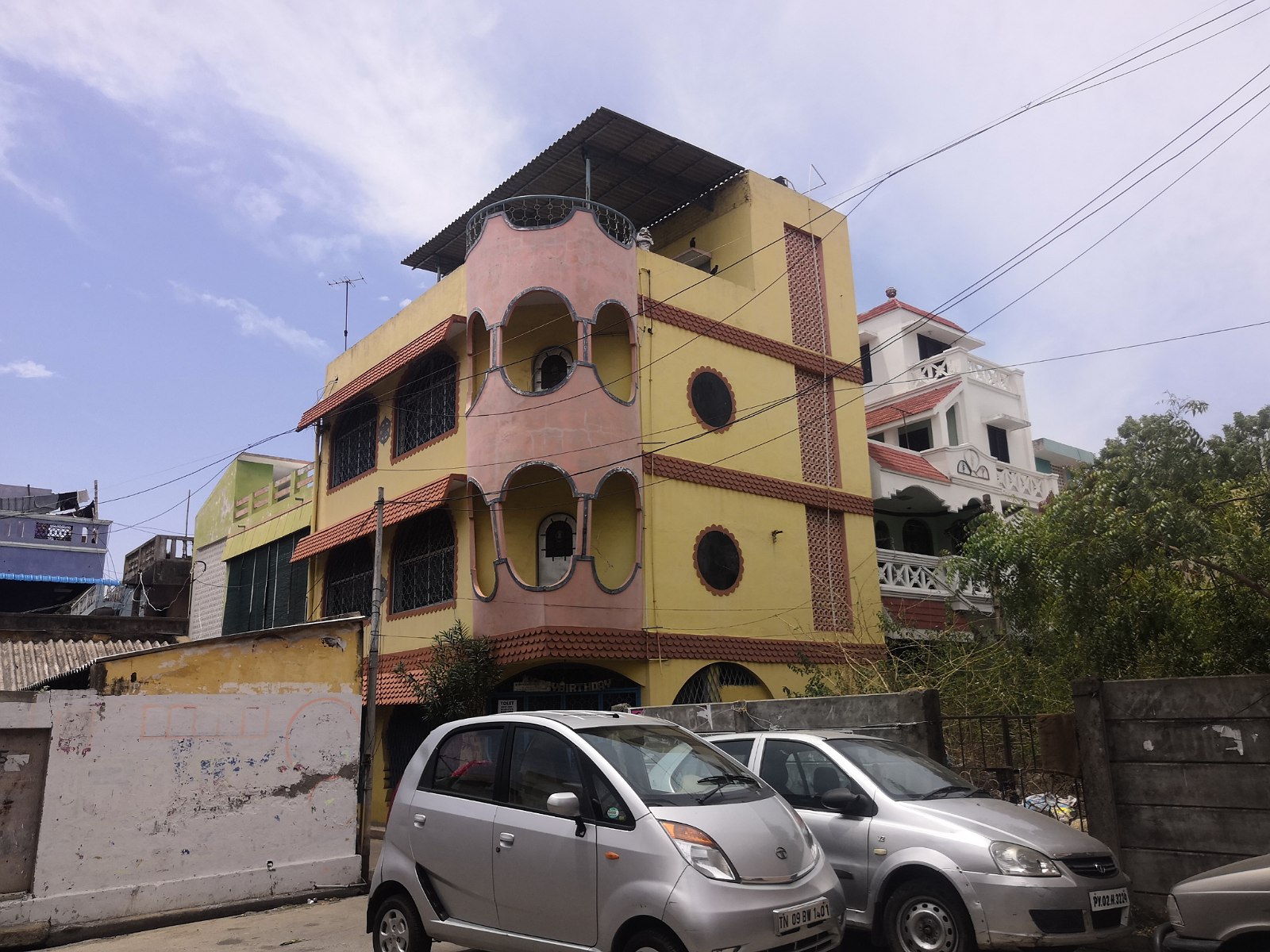 70. Ciekawe balkony w Puducherry w Indiach.
