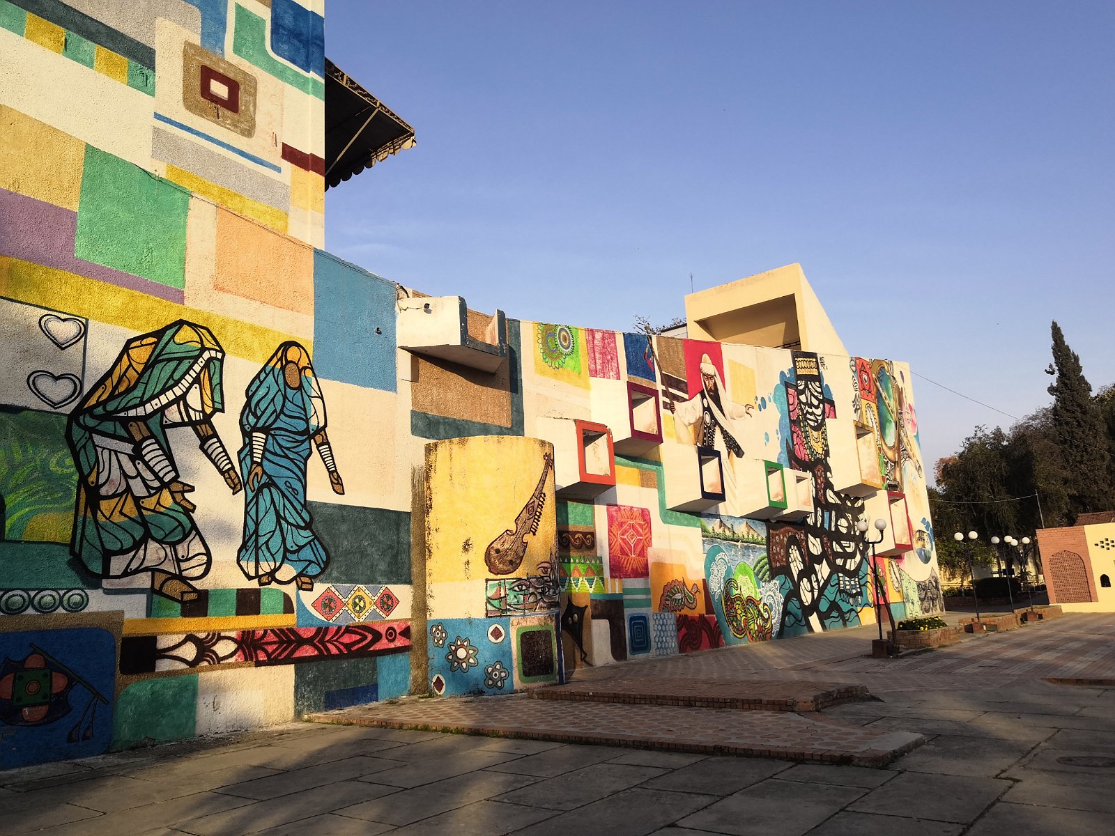 98.2. Mural w mieście Islamabad.