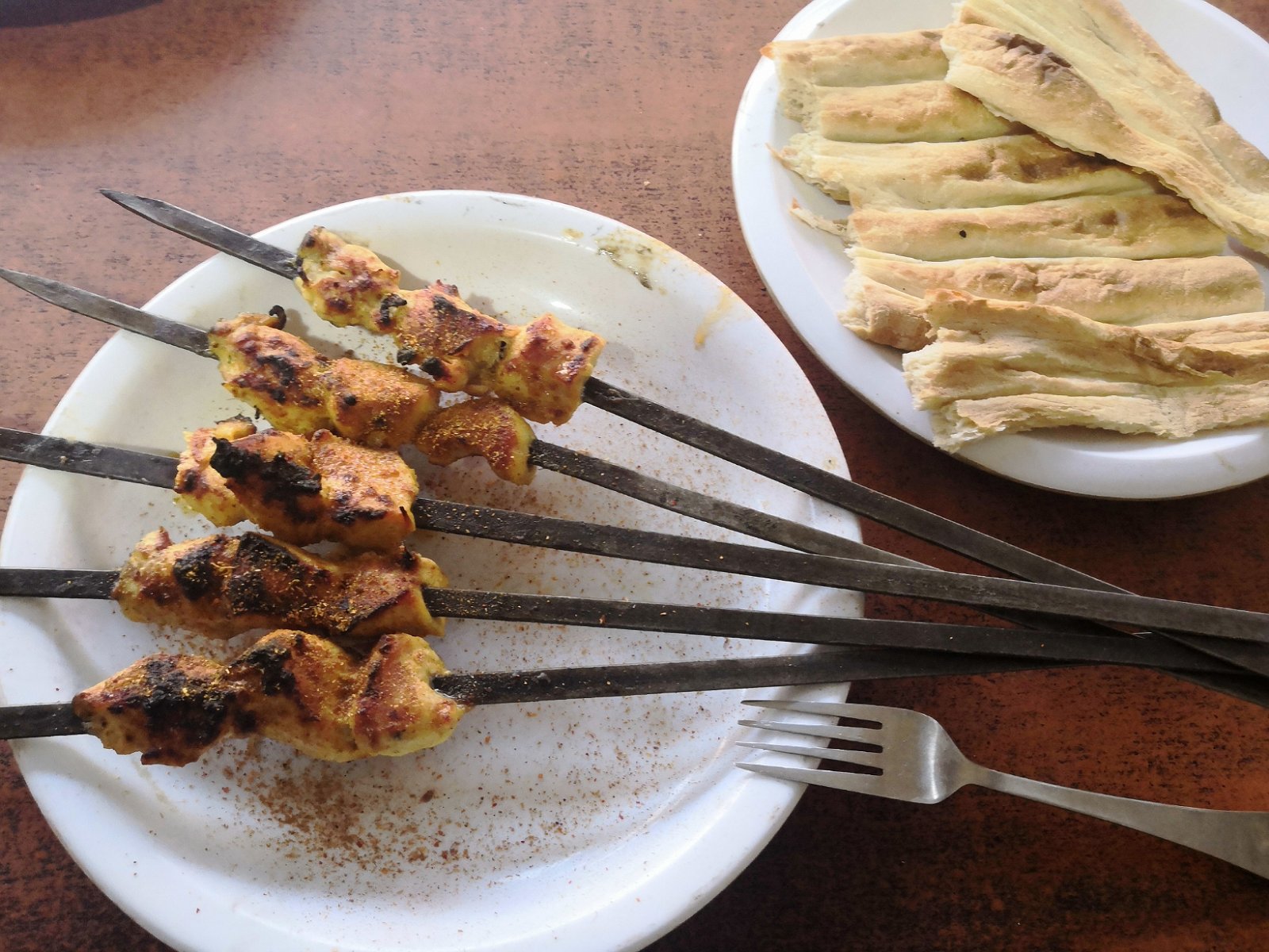Szaszłyki (czyli kebab) i chleb w Islamabadzie