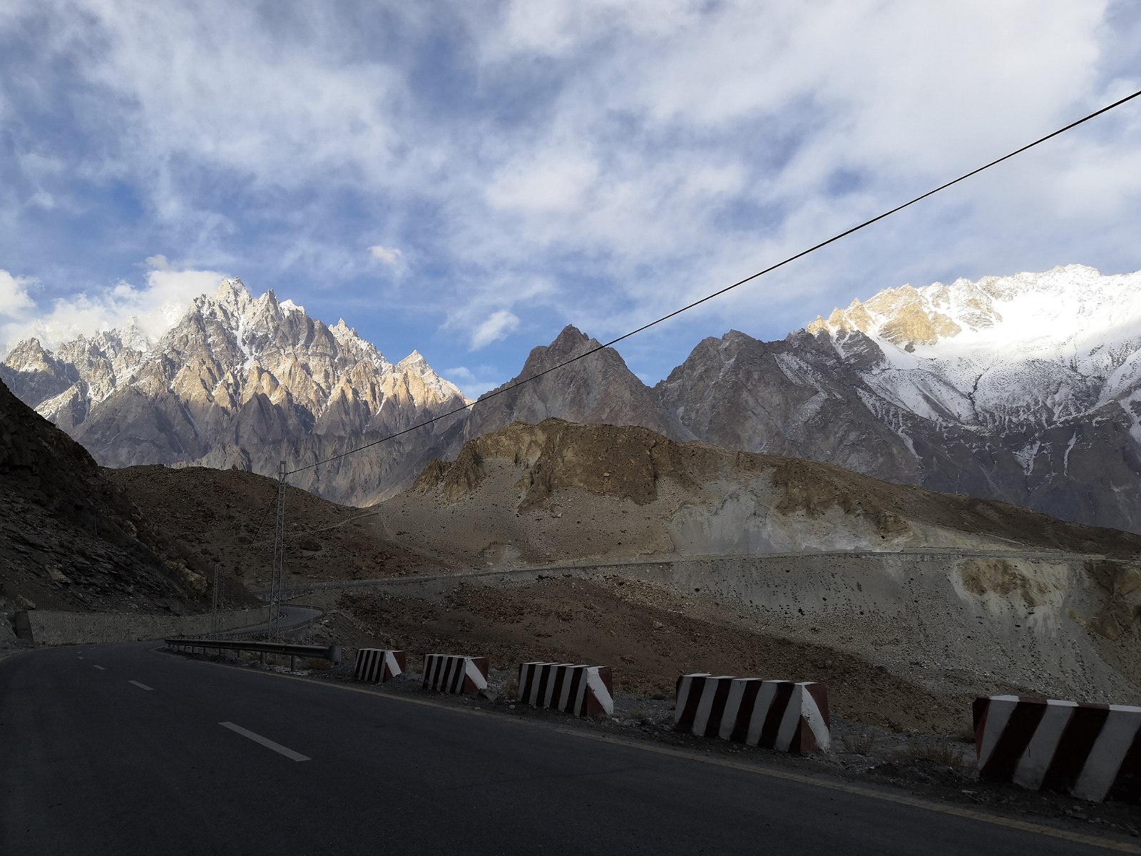 Szosa Karakorumska w dolinie Hunza.